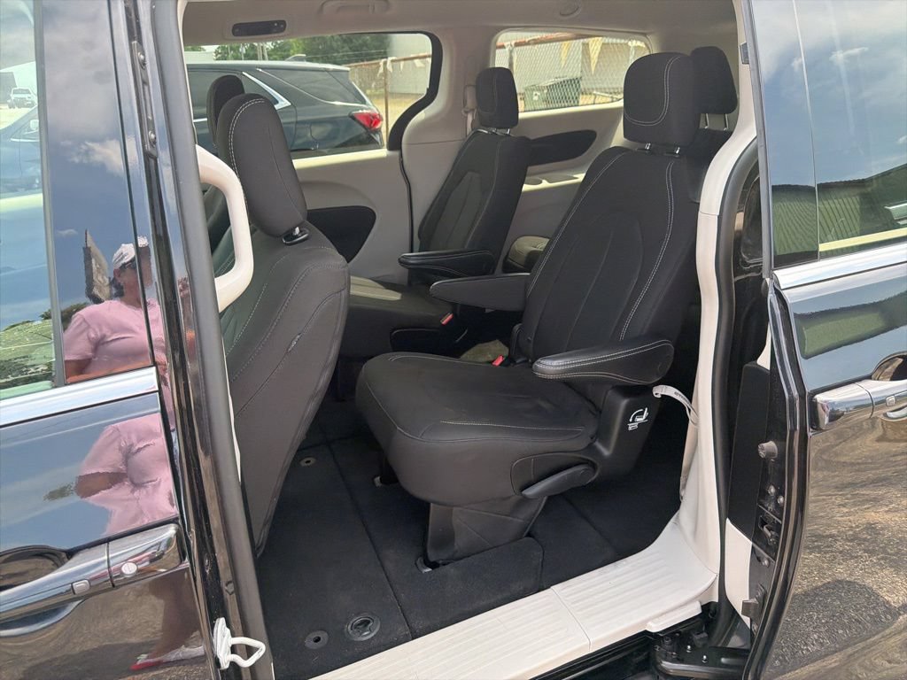 Used 2023 Chrysler Voyager LX FWD image 33