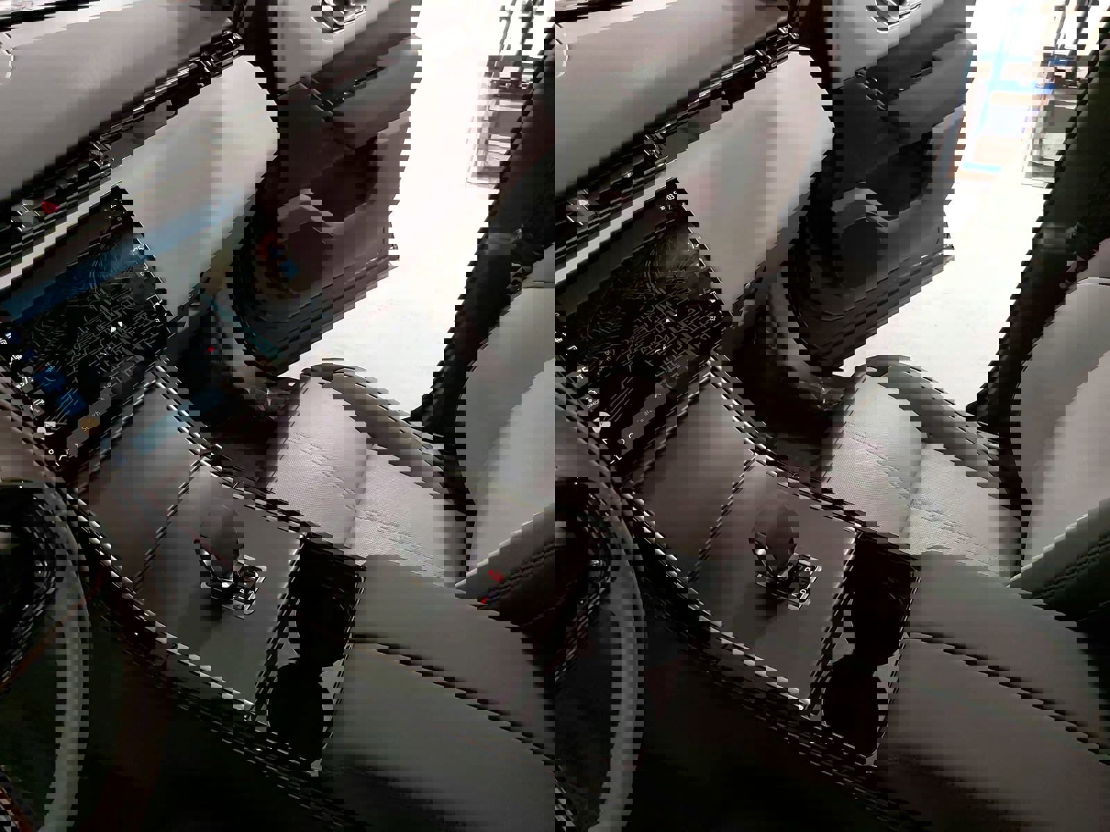 Used 2024 Land Rover Range Rover Velar Dynamic SE image 27