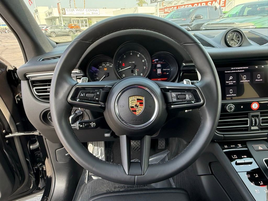 Used 2025 Porsche Macan image 21