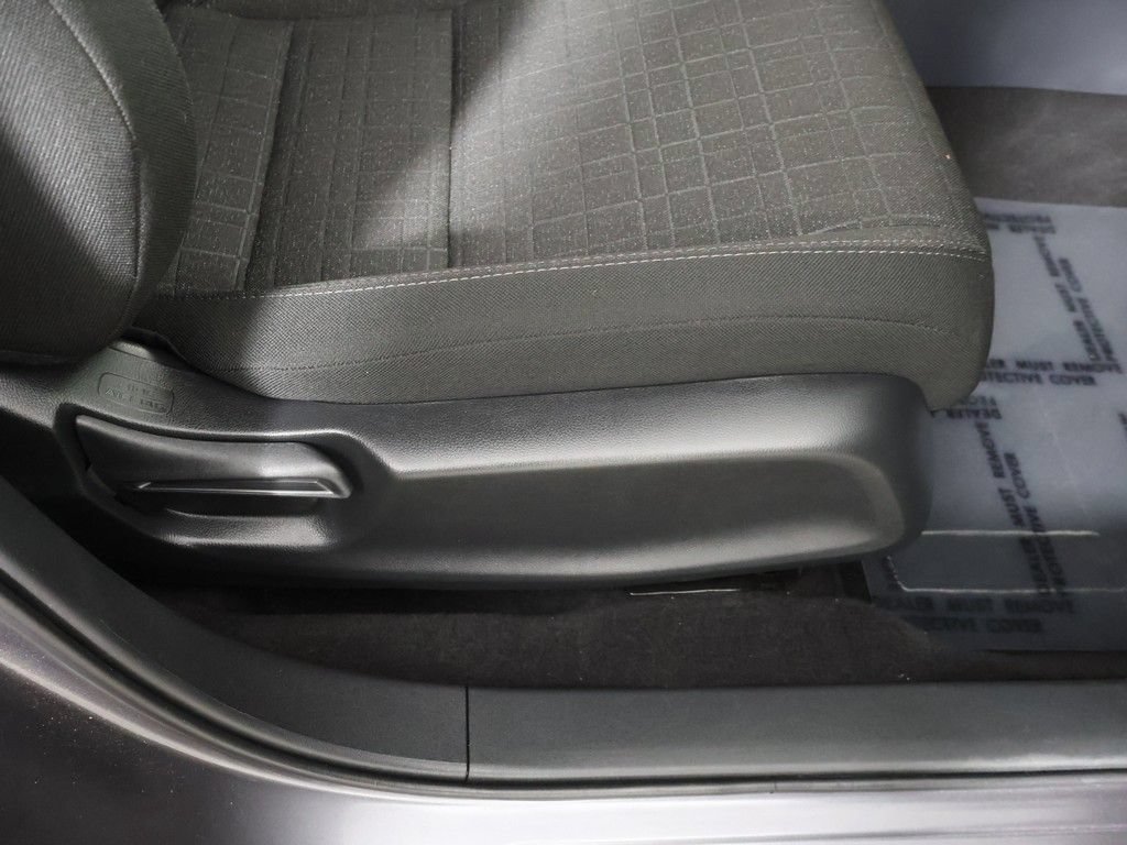 Certified 2026 Honda HR-V LX image 28