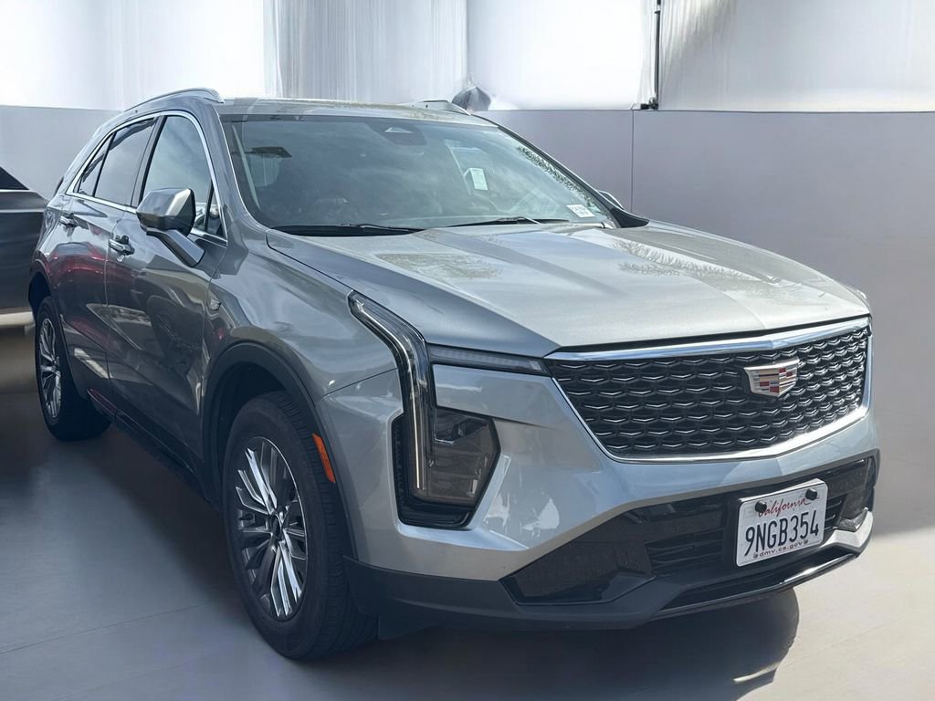 Used 2025 Cadillac XT4 Premium Luxury FWD image 10