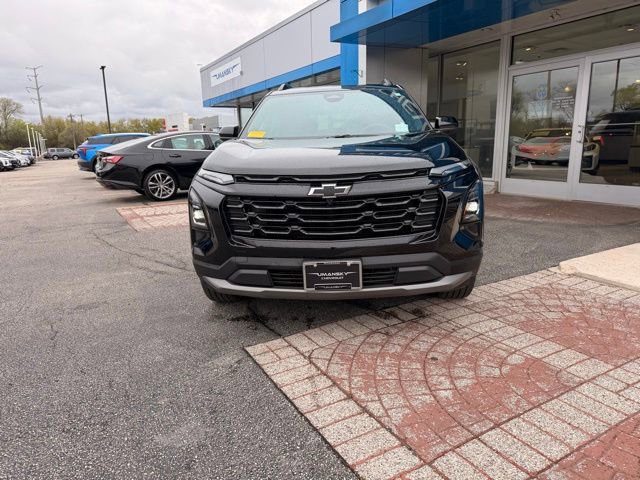 Used 2025 Chevrolet Equinox LT w/ Convenience Package II AWD/4WD image 3