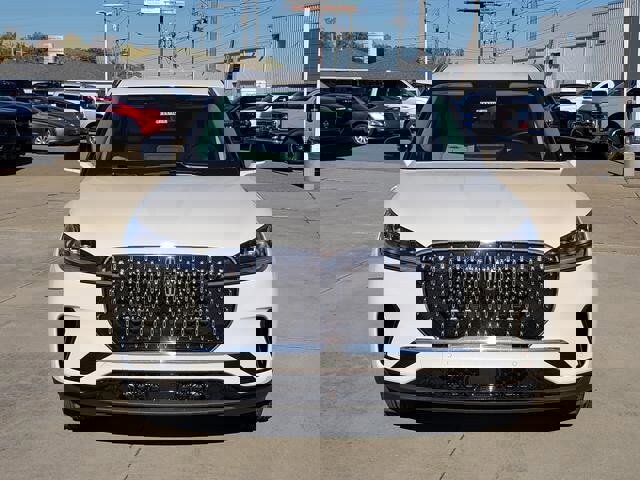 New 2026 Lincoln Aviator AWD image 3