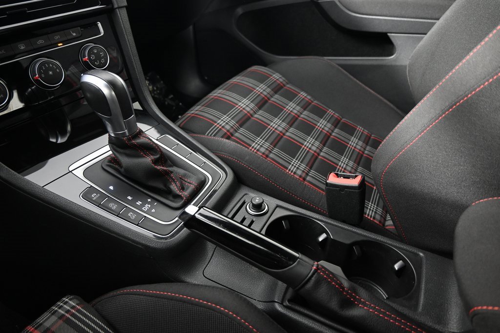 Used 2018 Volkswagen Golf 4-Door image 30