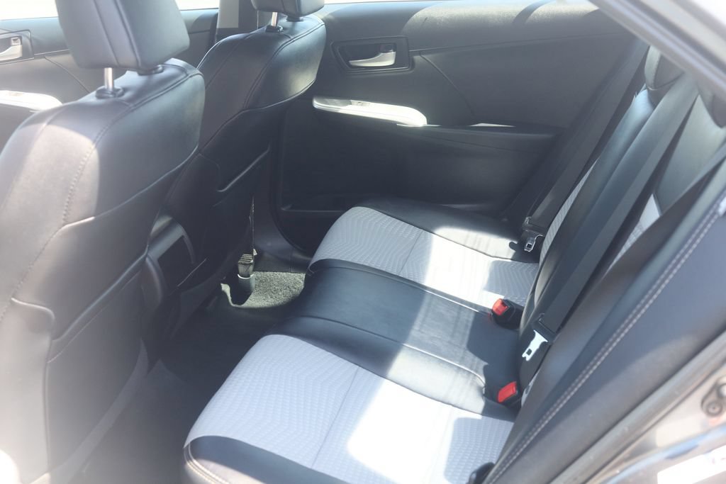 Used 2013 Toyota Camry SE FWD image 18
