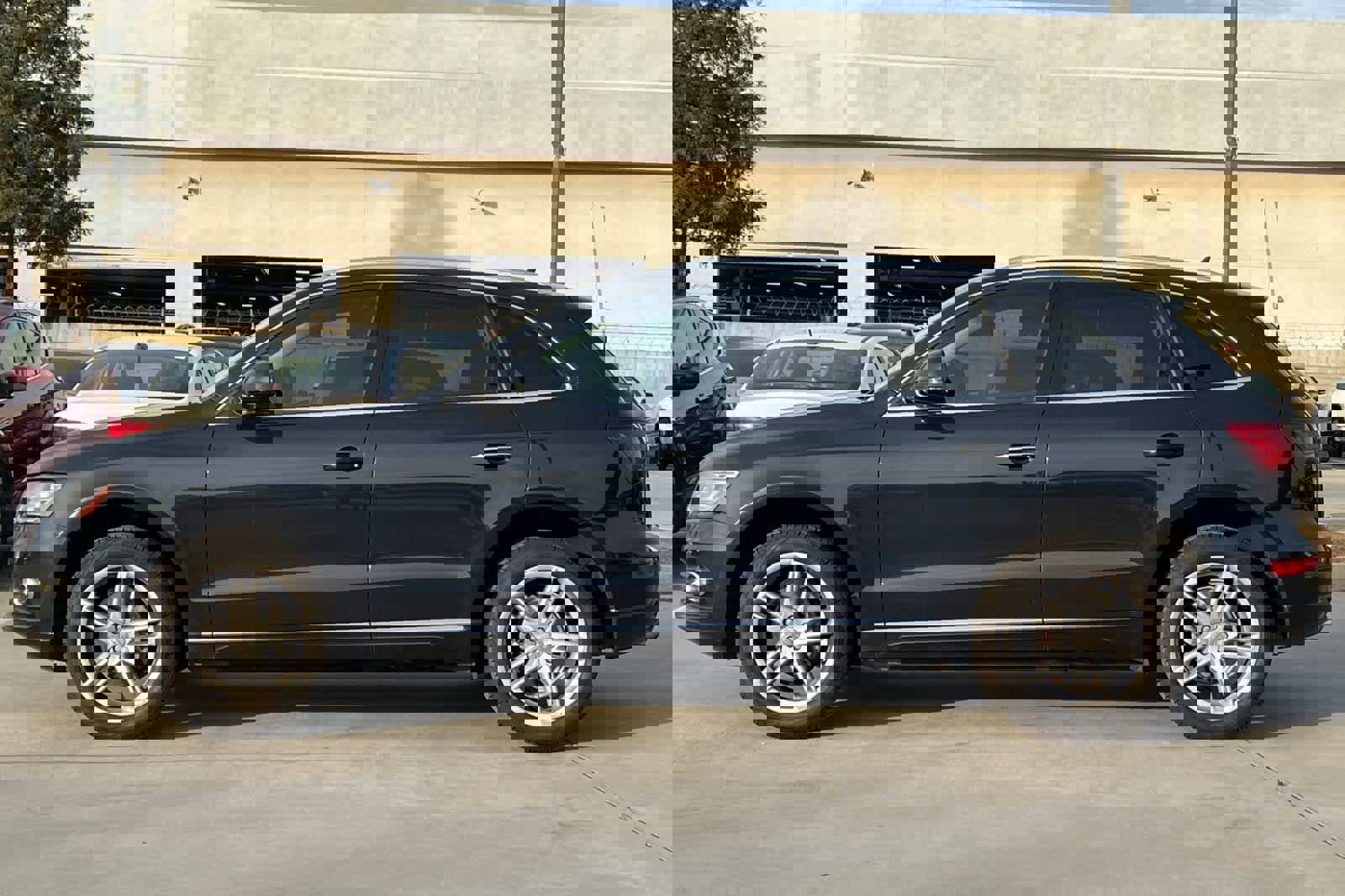 Used 2017 Audi Q5 2.0T Premium Plus w/ Technology Package image 6