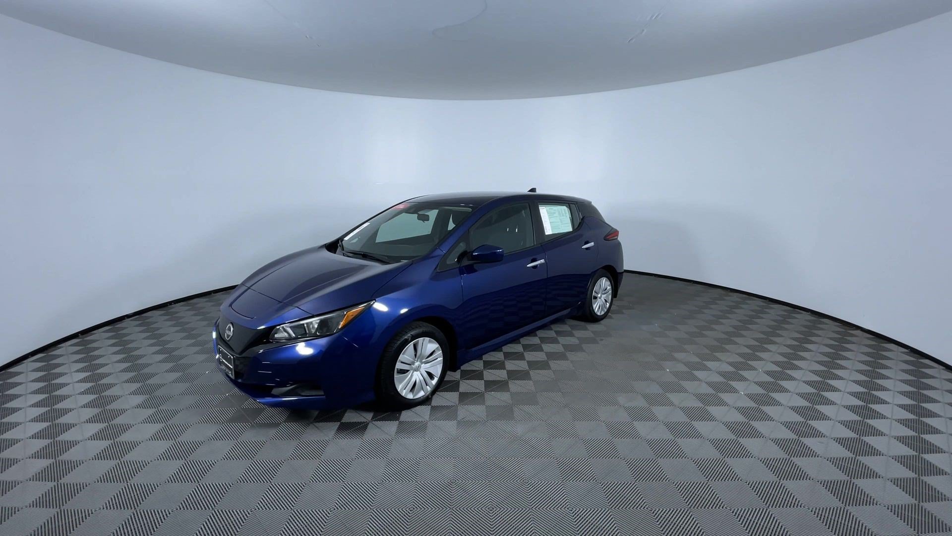 Certified 2025 Nissan Leaf S FWD image 4