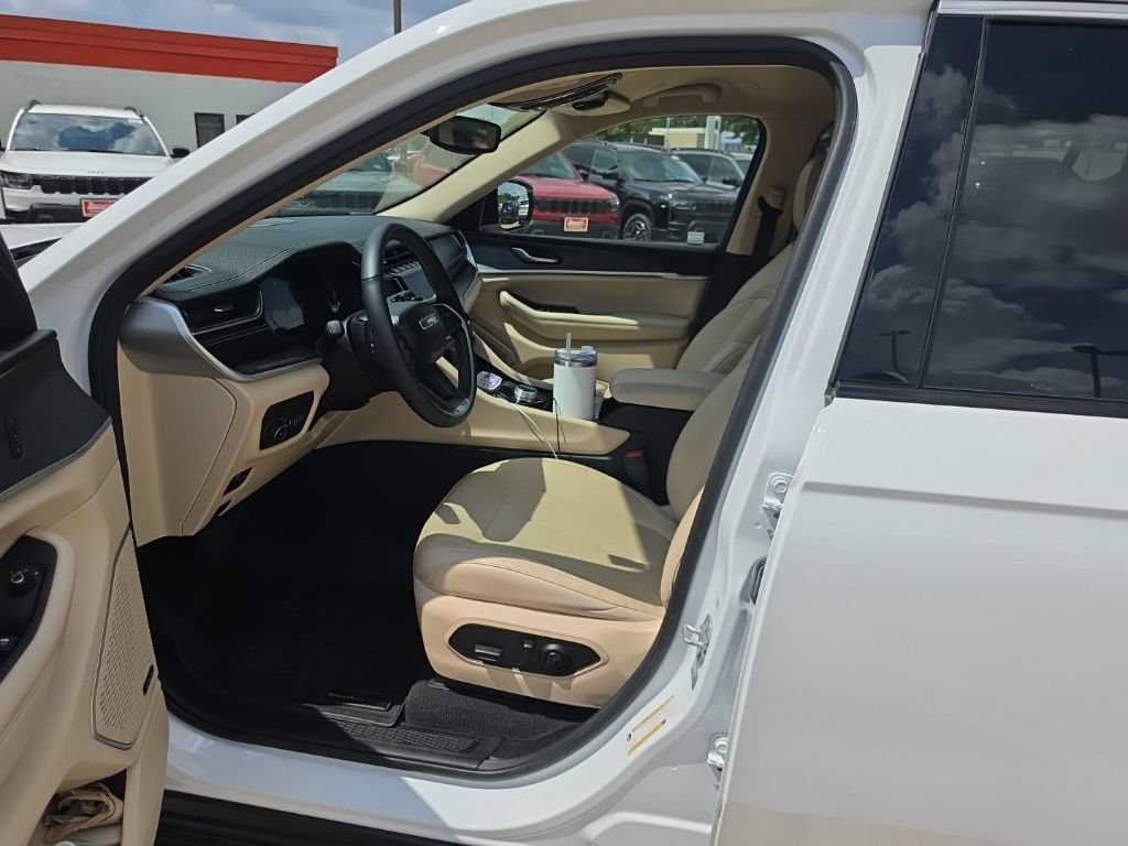 Used 2021 Jeep Grand Cherokee L Limited AWD/4WD image 19