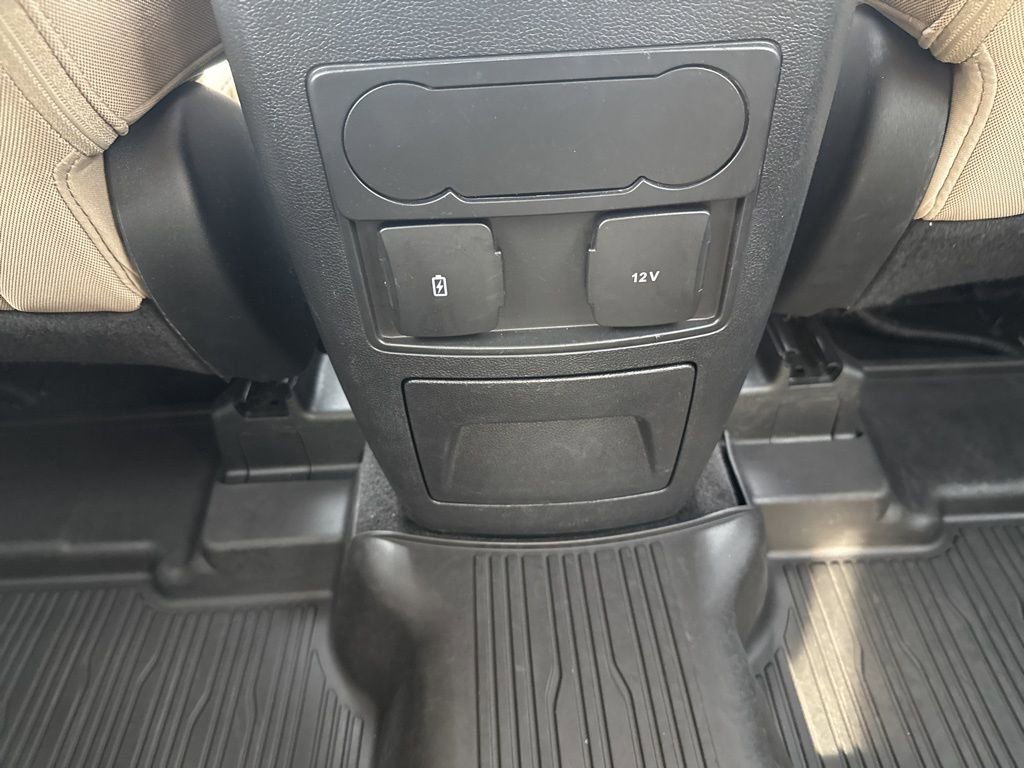 Used 2023 Ford Explorer XLT image 30