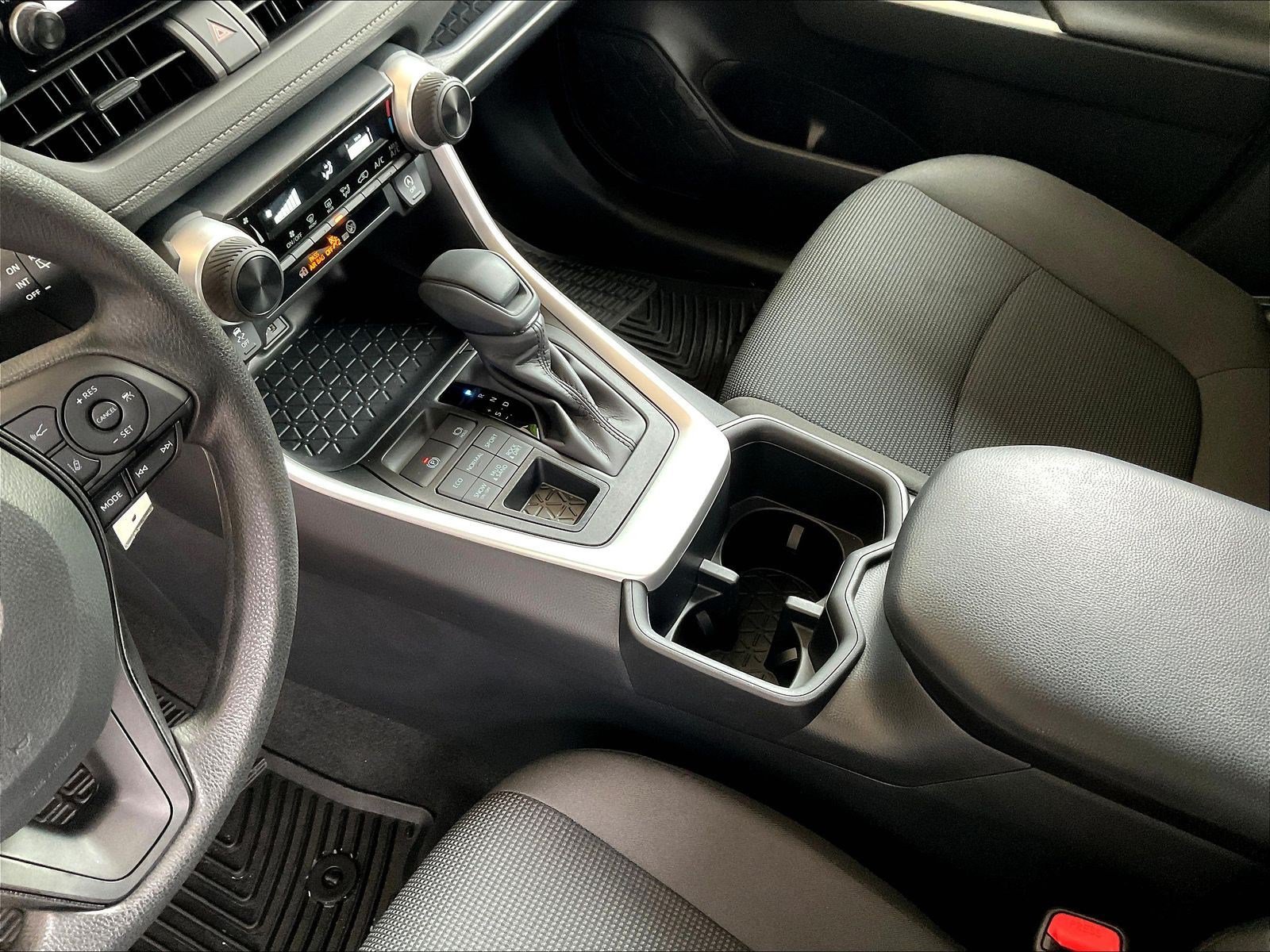 Used 2023 Toyota RAV4 LE AWD/4WD image 18