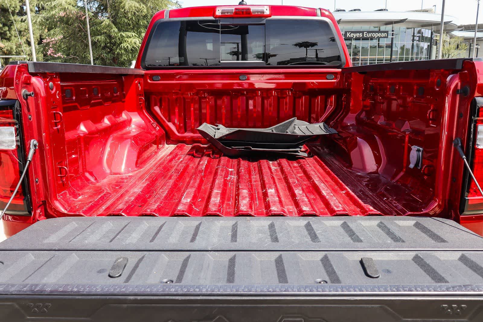 Used 2024 GMC Canyon AT4 w/ Canyon Safety Plus Package AWD/4WD image 26
