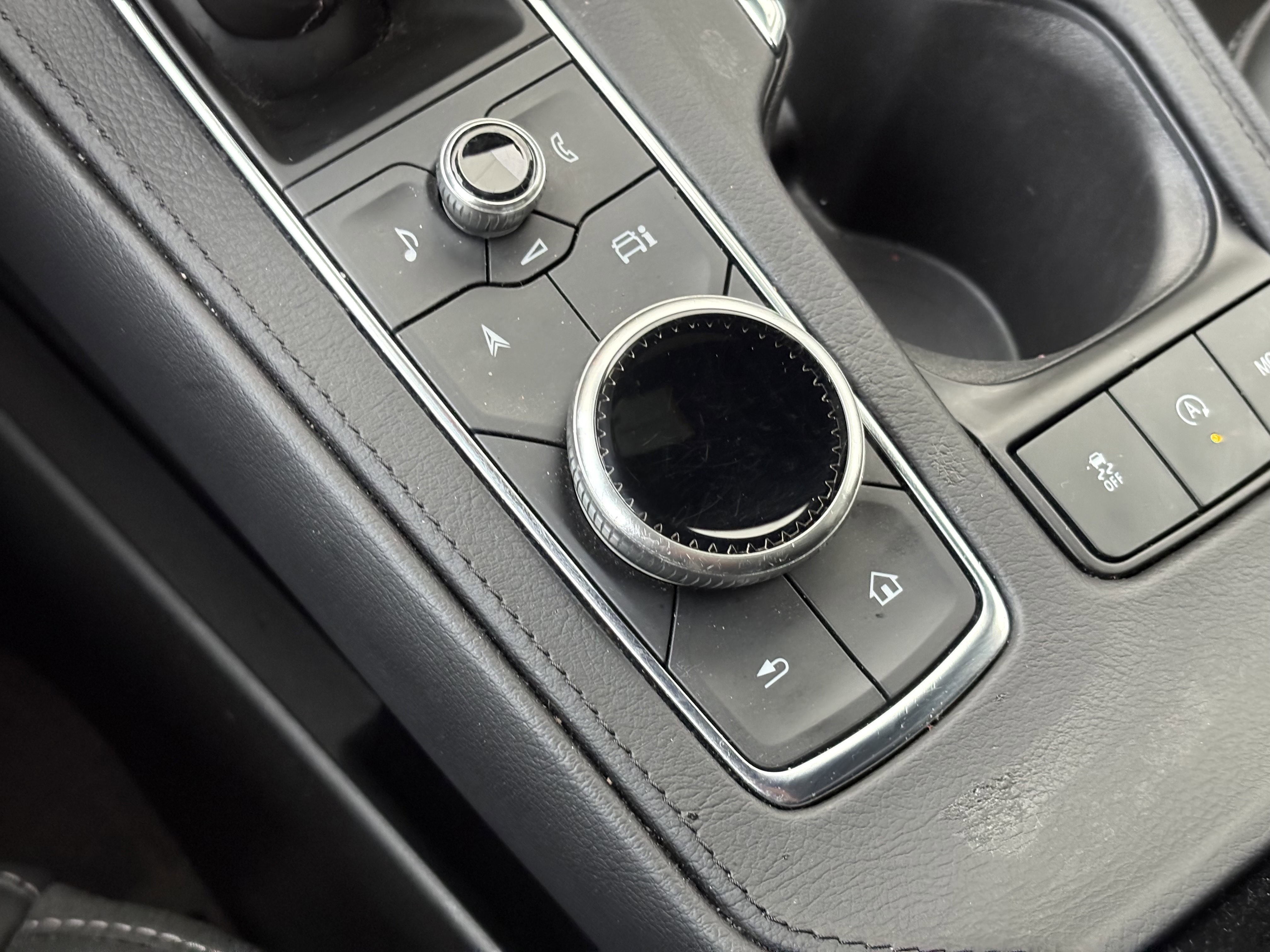 Certified 2025 Cadillac XT4 Premium Luxury image 26