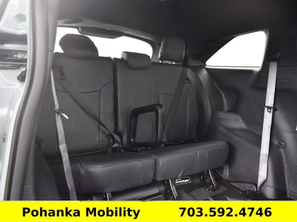 Used 2025 Toyota Sienna XSE image 26