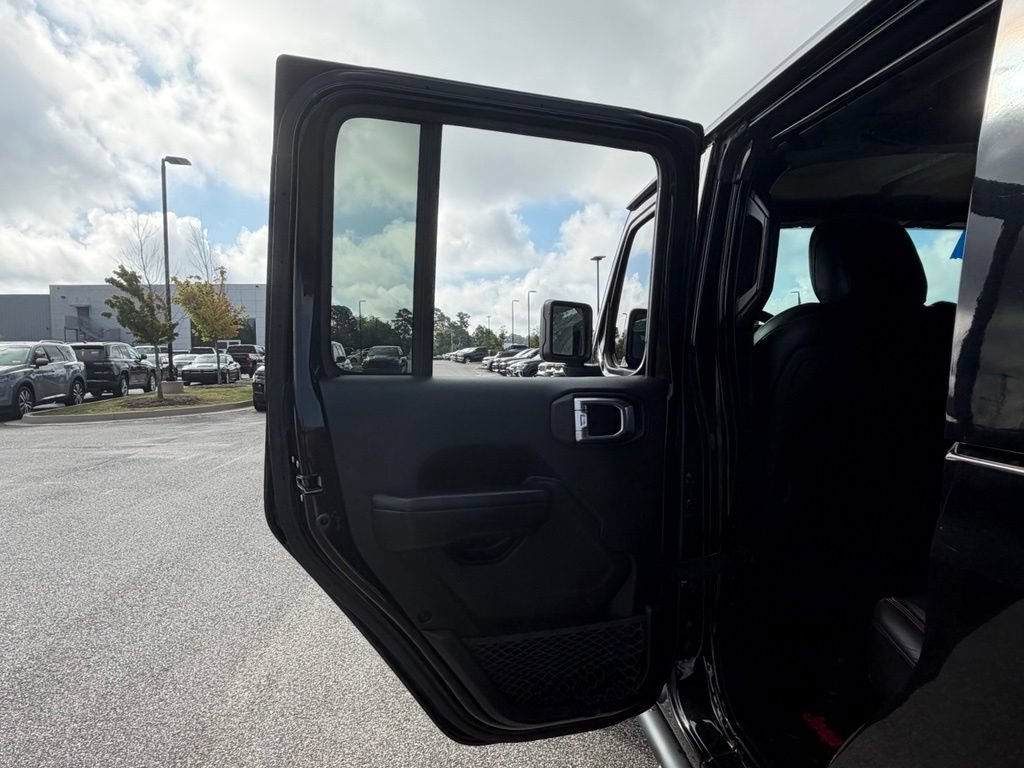 Used 2021 Jeep Gladiator Rubicon w/ Safety Group AWD/4WD image 55