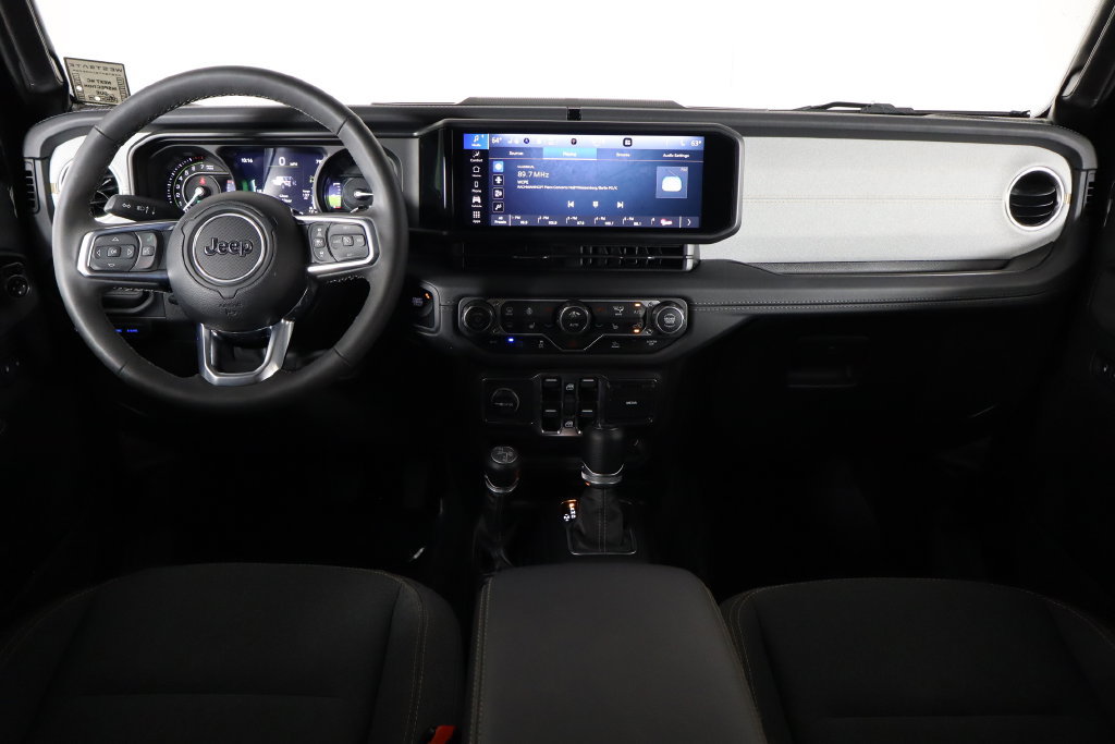 Used 2025 Jeep Wrangler Unlimited Sahara AWD/4WD image 13