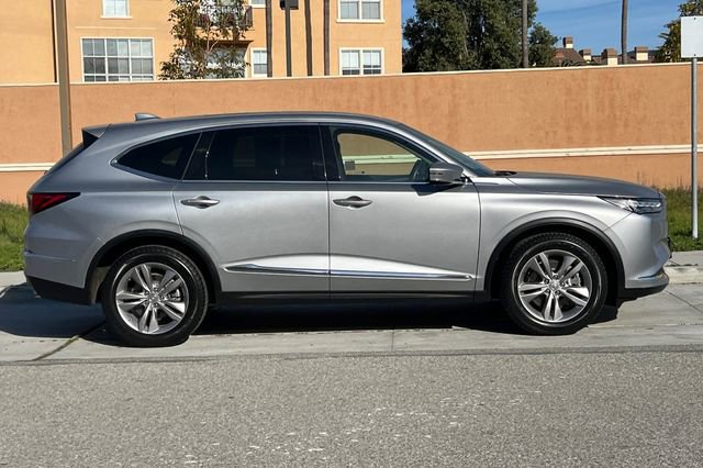 Used 2023 Acura MDX SH-AWD image 3