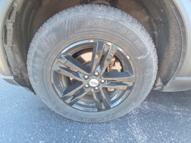 Used 2020 Ford Explorer XLT w/ Equipment Group 202A AWD/4WD image 22