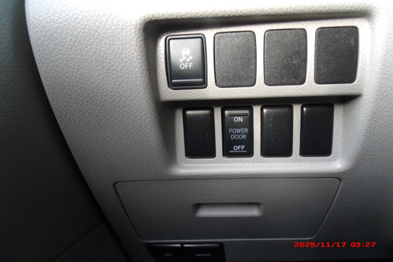 Used 2016 Nissan Quest SV image 40