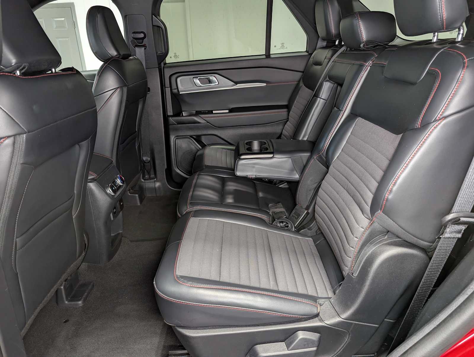 Used 2025 Ford Explorer ST-Line w/ ST-Line Street Pack AWD/4WD image 22