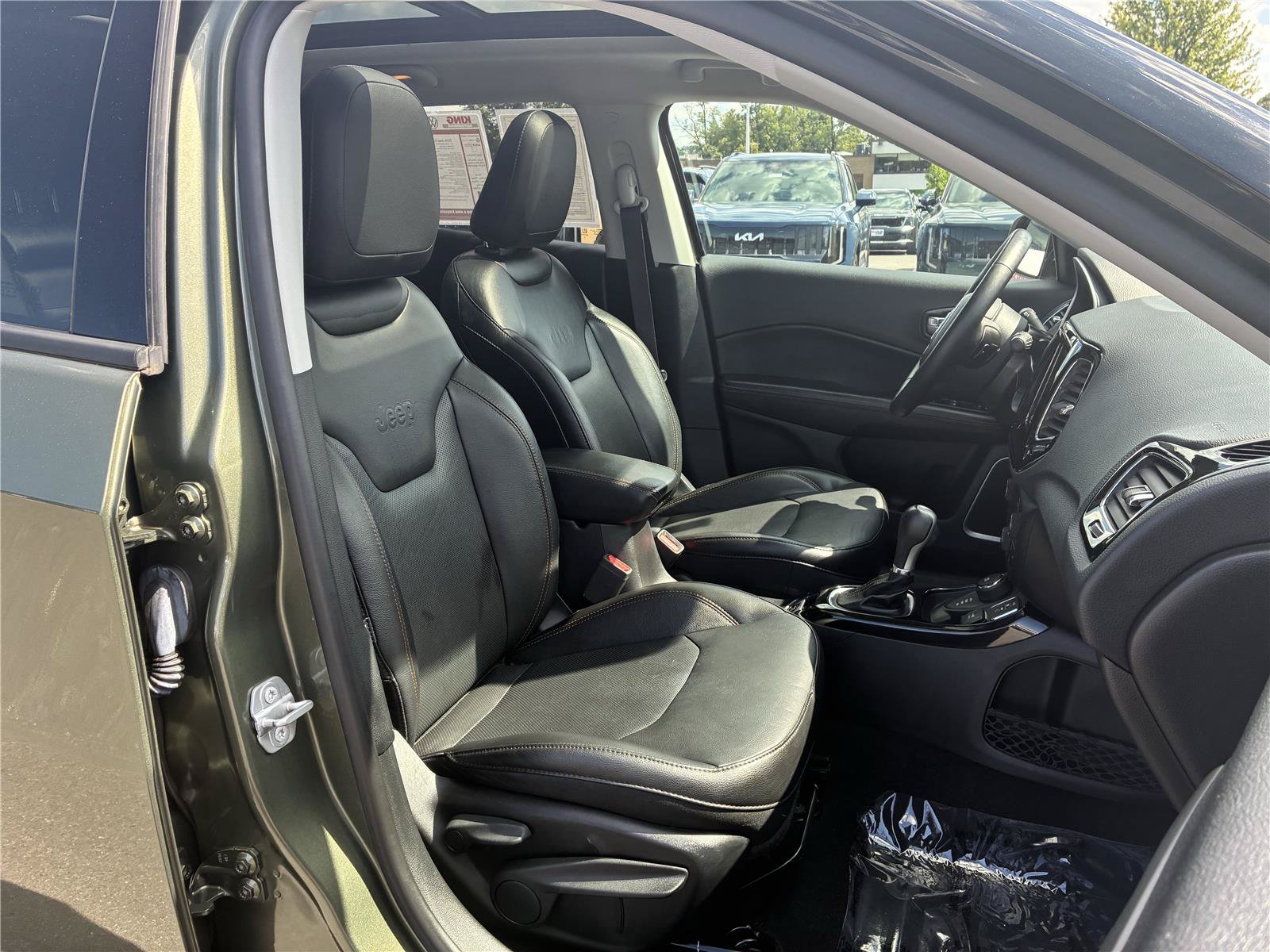 Used 2018 Jeep Compass Limited AWD/4WD image 16