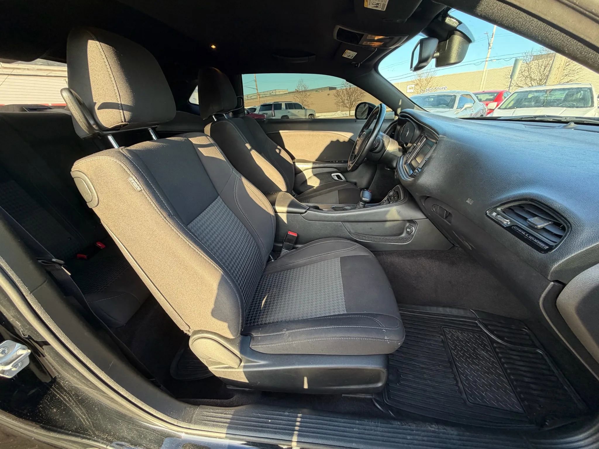 Used 2016 Dodge Challenger SXT image 27