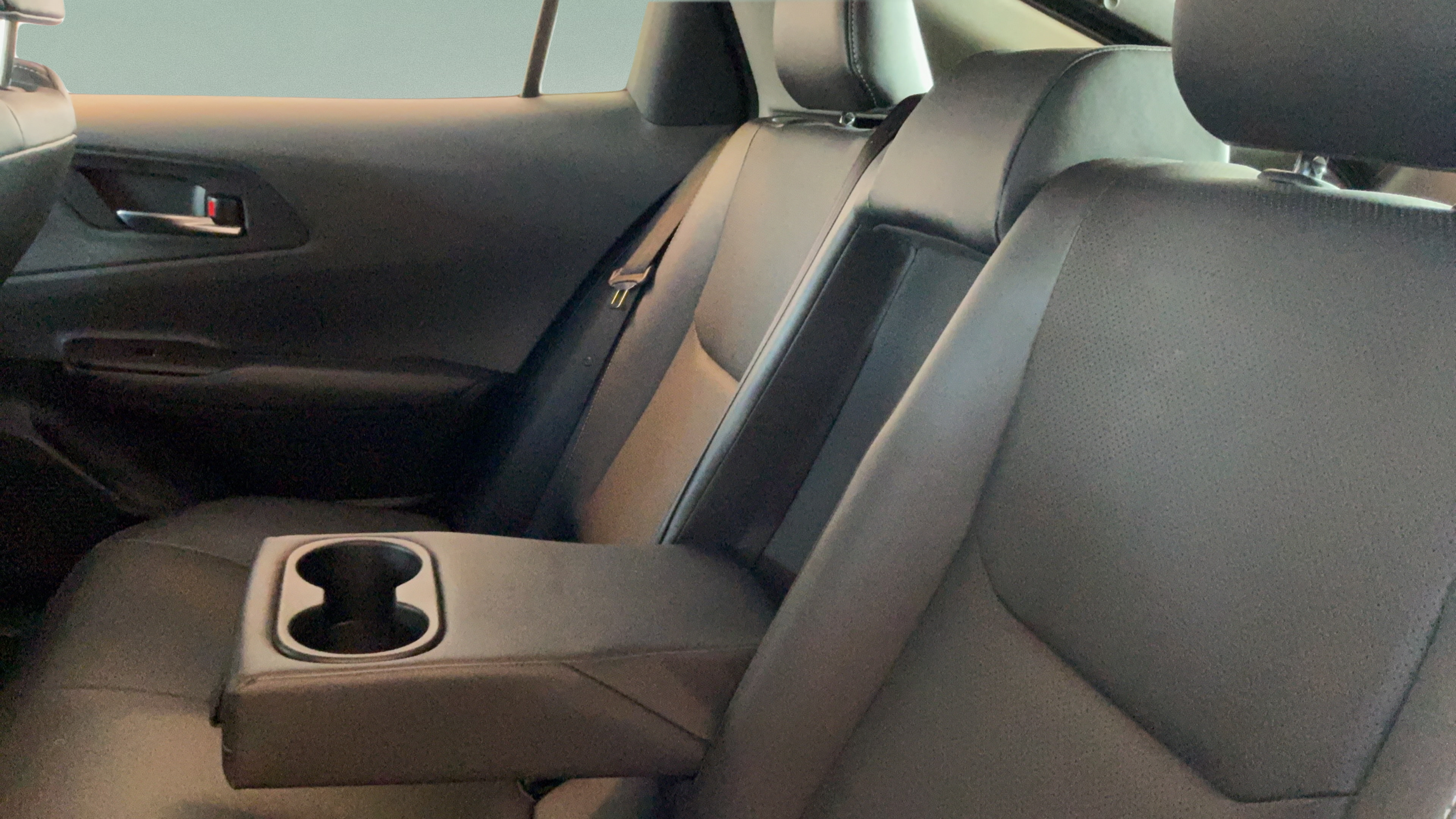 Certified 2025 Toyota Prius XLE FWD image 27