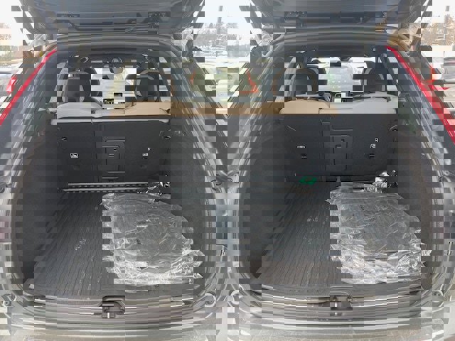 New 2026 Volvo XC60 B5 Plus w/ Protection Package Premier image 7