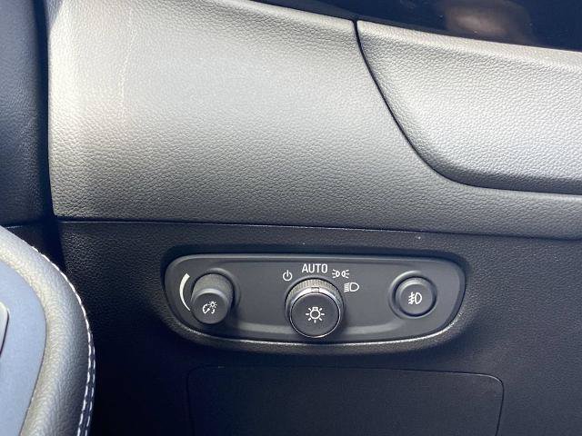 Used 2022 Buick Encore GX Select w/ Sport Touring Package FWD image 13