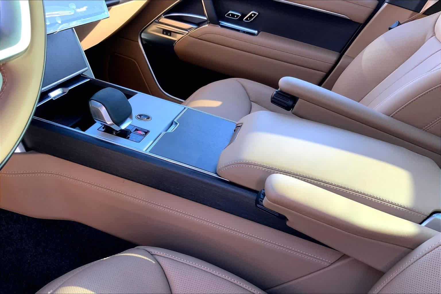 New 2026 Land Rover Range Rover SE image 10