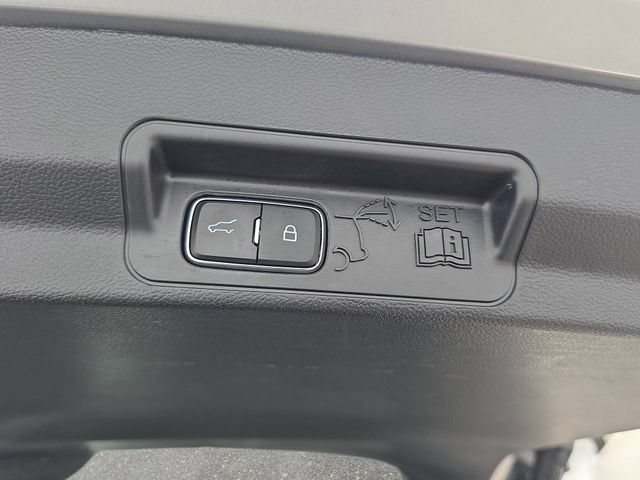 Used 2023 Ford Explorer XLT AWD/4WD image 33