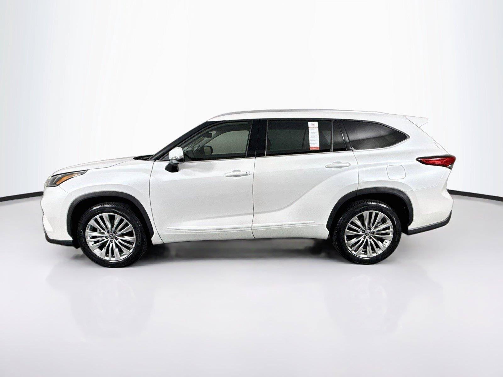Used 2023 Toyota Highlander Platinum FWD image 15