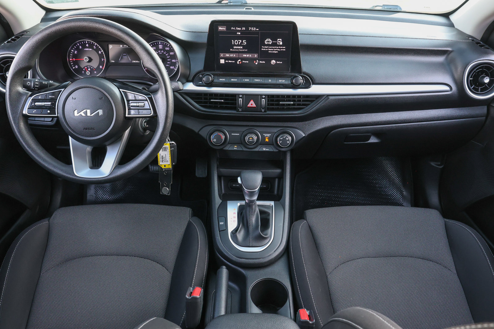 Used 2023 Kia Forte LXS w/ LXS Technology Package FWD image 2
