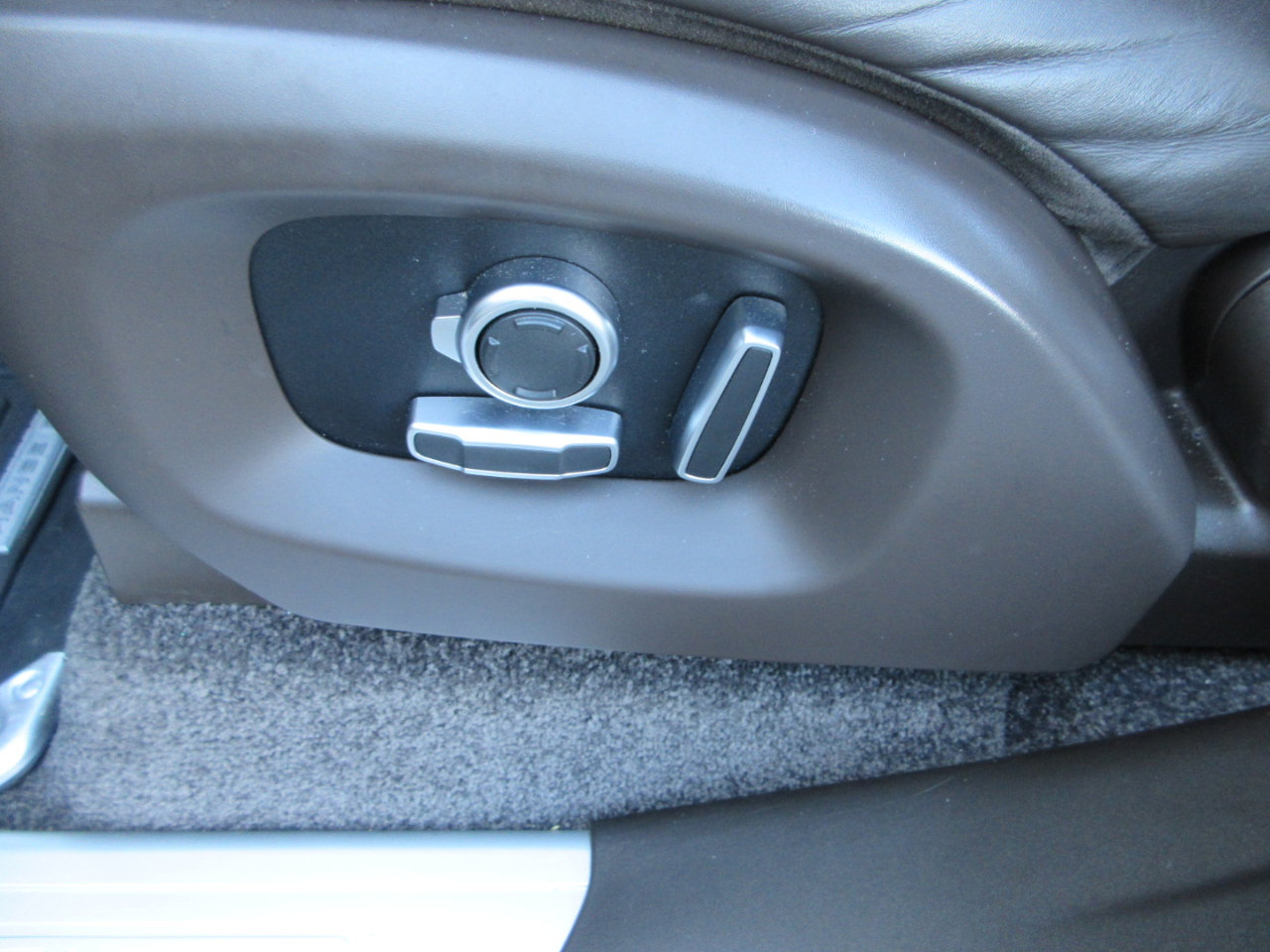 Used 2017 Land Rover Range Rover Supercharged image 8