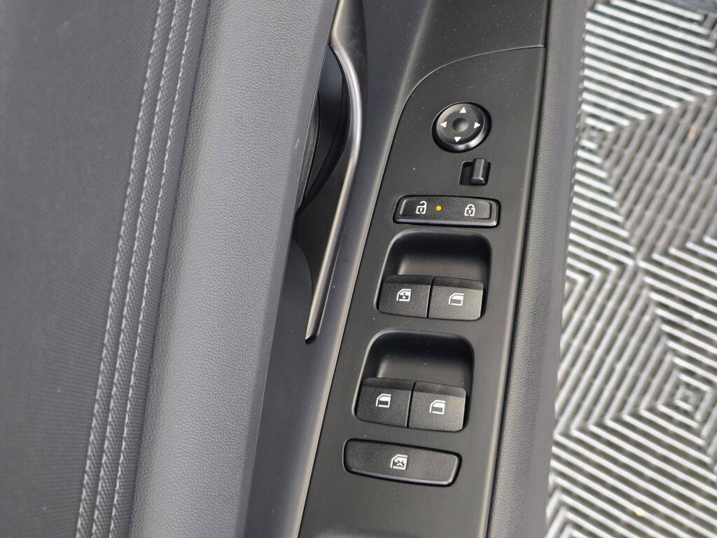 New 2026 Hyundai Elantra SEL FWD image 16