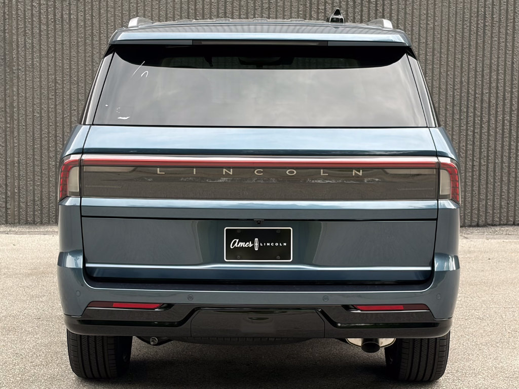 New 2027 Lincoln Navigator Reserve AWD/4WD image 6