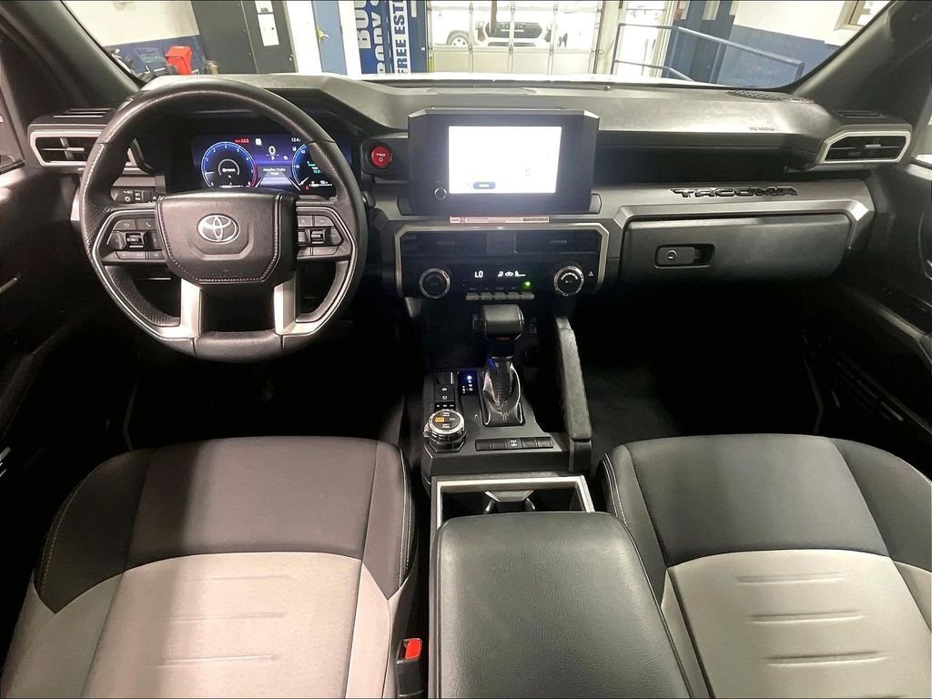 Used 2025 Toyota Tacoma TRD Off-Road AWD/4WD image 21