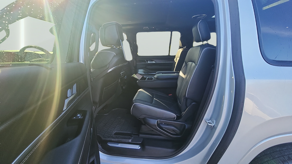 Used 2025 Jeep Grand Wagoneer L Series II Obsidian w/ Quick Order Packagew 28T AWD/4WD image 16