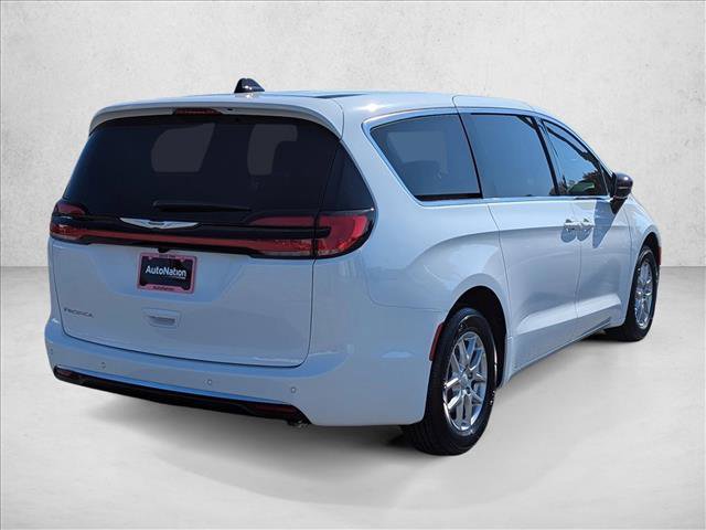 New 2026 Chrysler Pacifica Select image 5