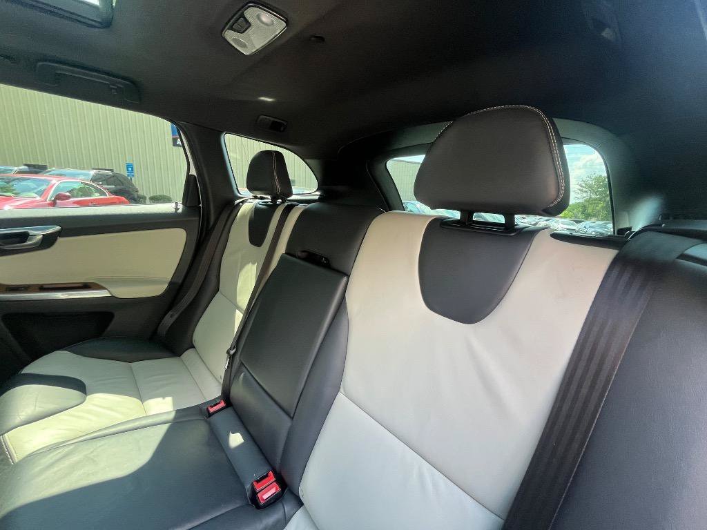 Used 2015 Volvo XC60 T6 Platinum FWD image 26