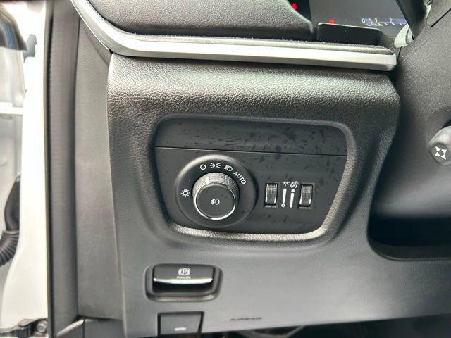 Used 2023 Jeep Grand Cherokee Limited w/ Luxury Tech Group II image 35