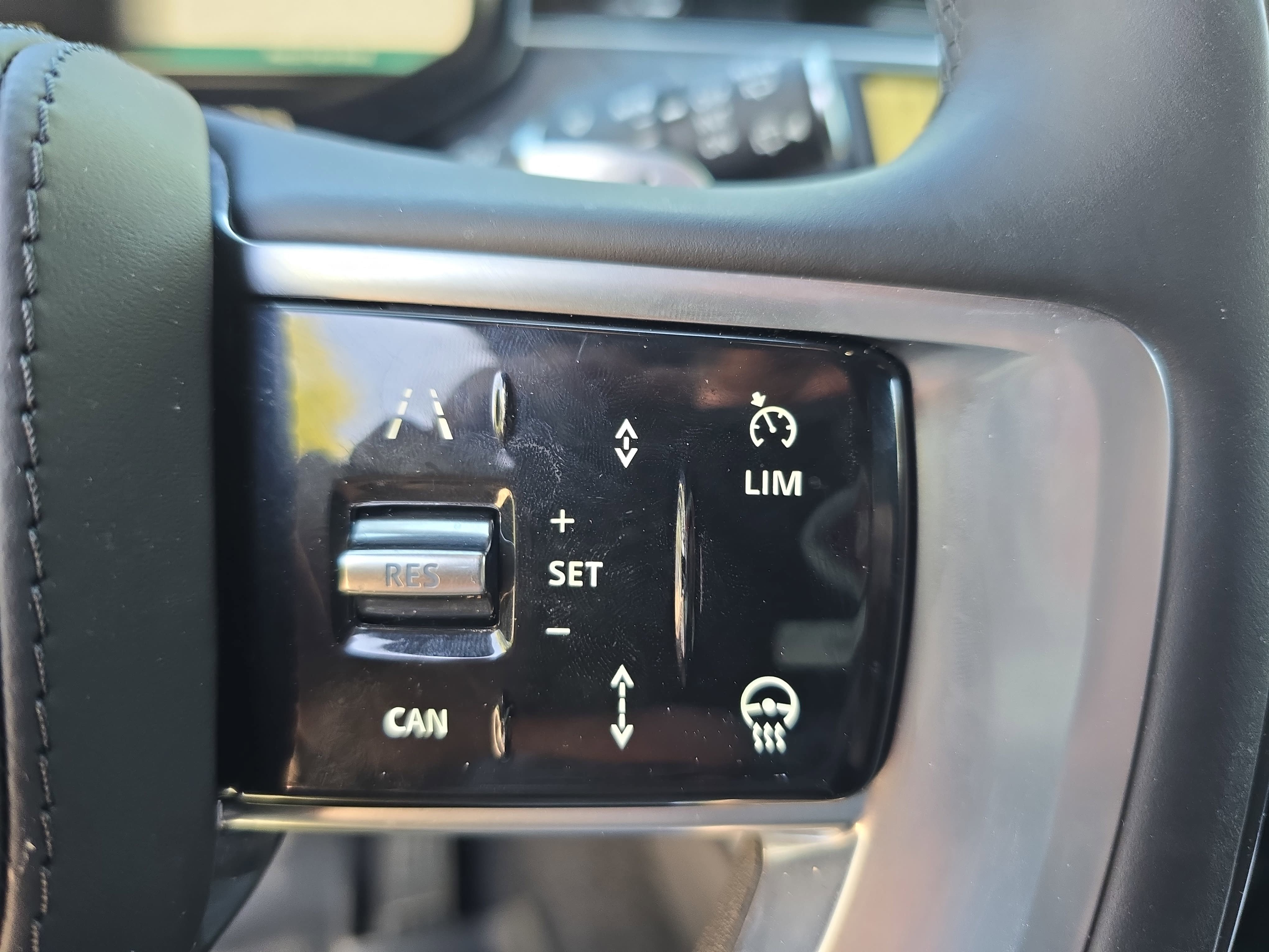 Certified 2025 Land Rover Range Rover Long Wheelbase SE AWD/4WD image 18
