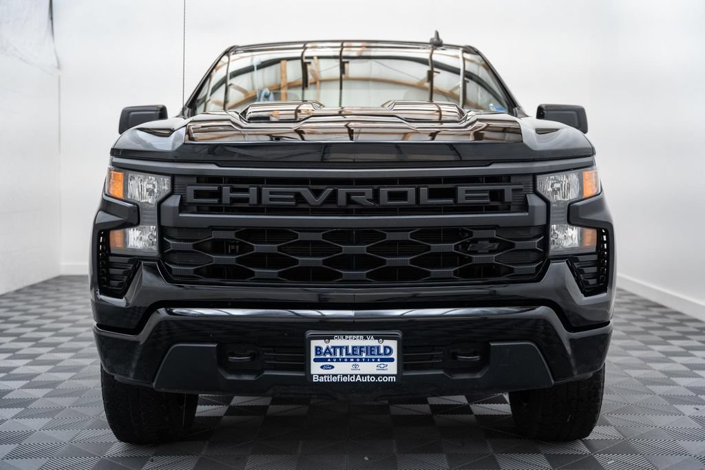 Used 2023 Chevrolet Silverado 1500 Custom Trail Boss w/ Midnight Edition AWD/4WD image 2