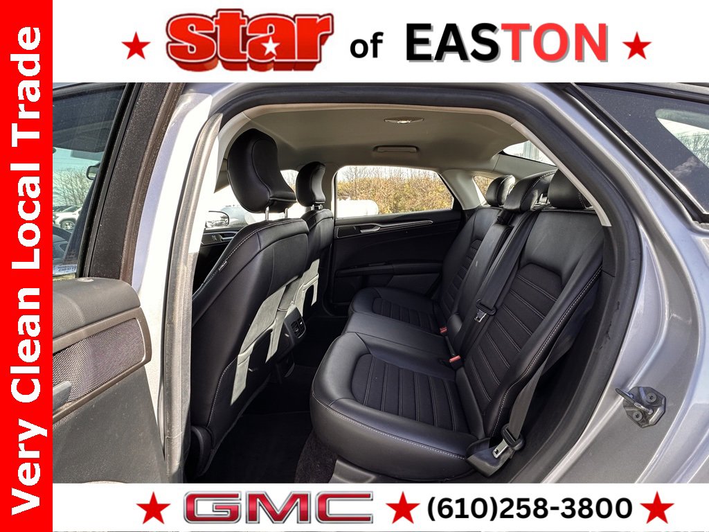 Used 2017 Ford Fusion SE w/ Equipment Group 201A image 17