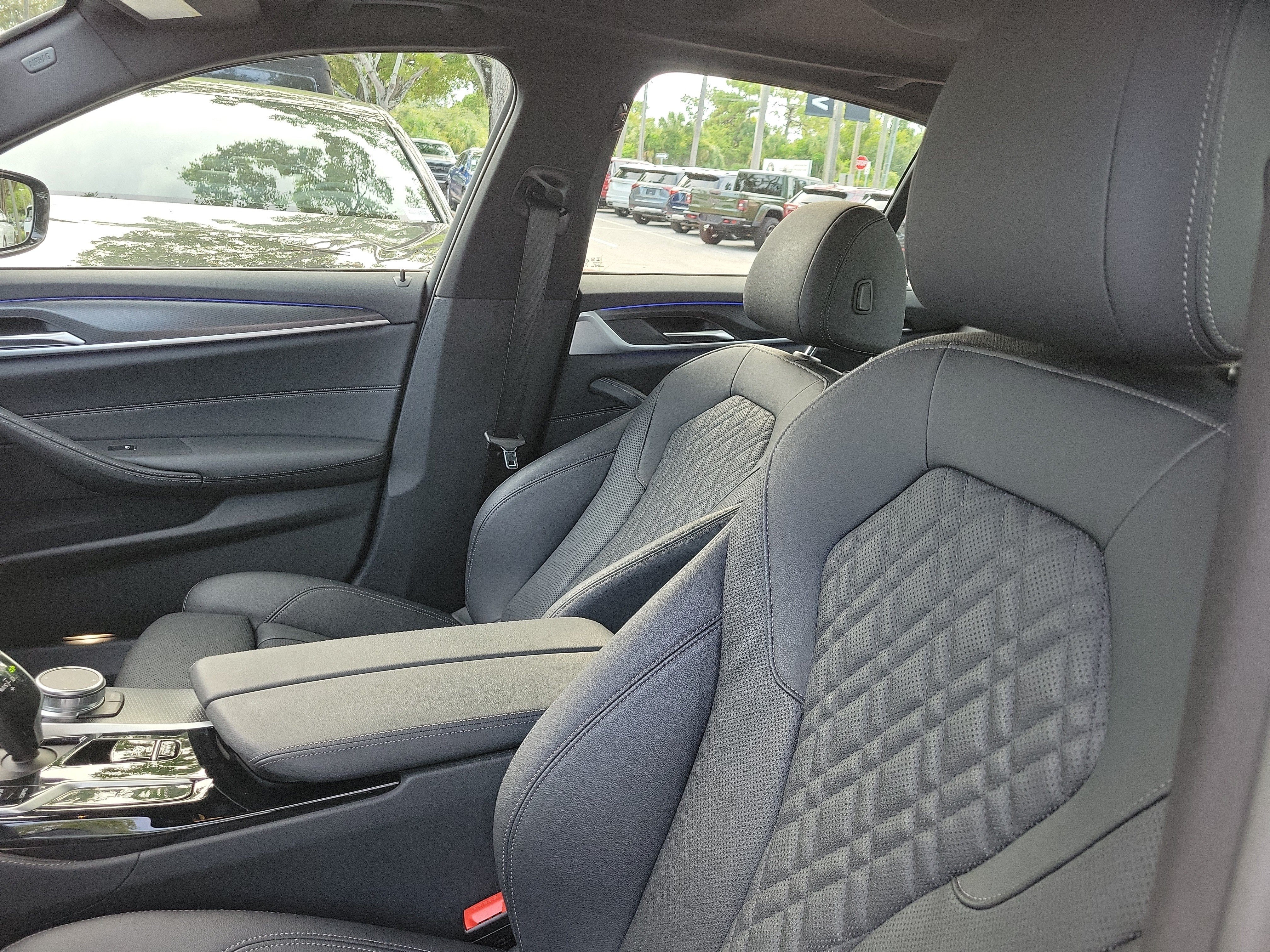 Used 2023 BMW 540i w/ M Sport Package RWD image 12
