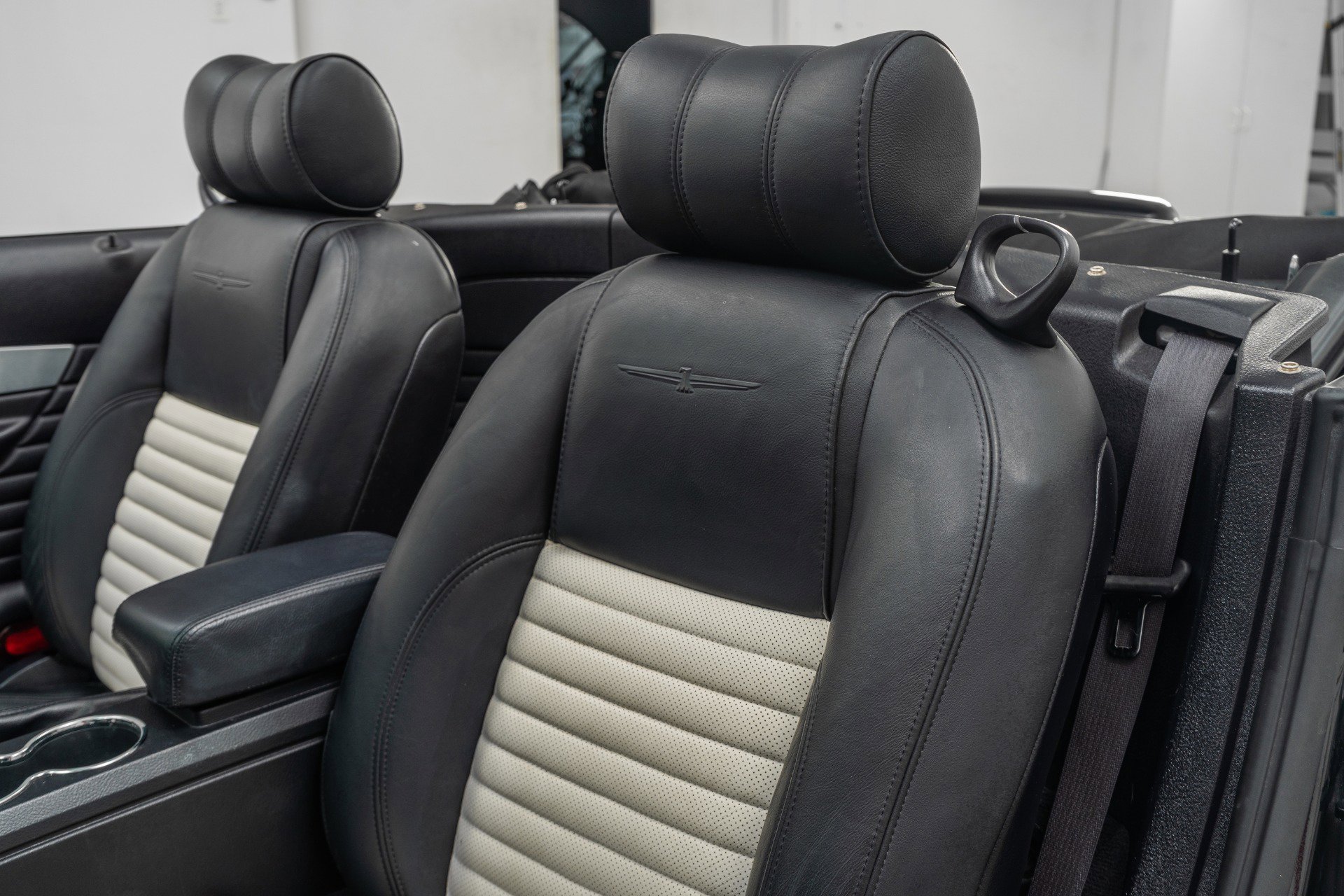 Used 2003 Ford Thunderbird image 27