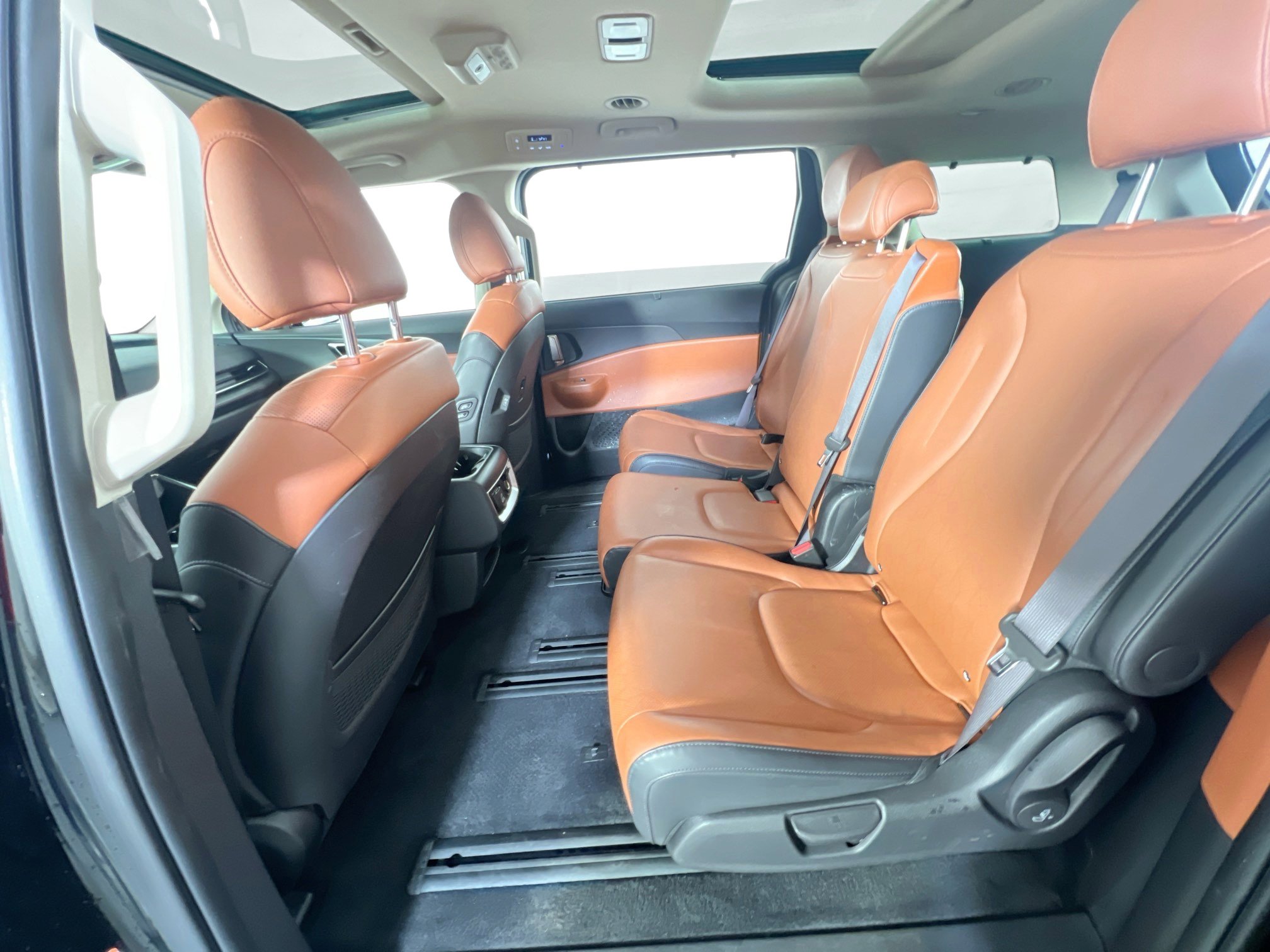 Used 2025 Kia Carnival SX FWD image 25