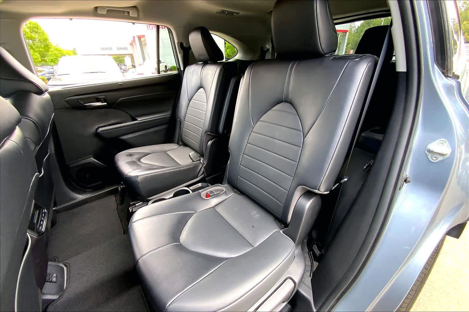 Used 2022 Toyota Highlander XLE FWD image 21