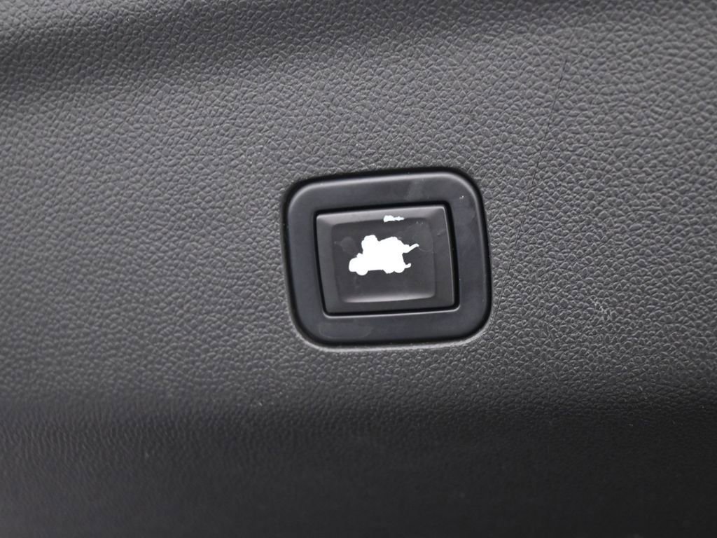 Used 2022 GMC Yukon Denali w/ Denali Premium Package image 45