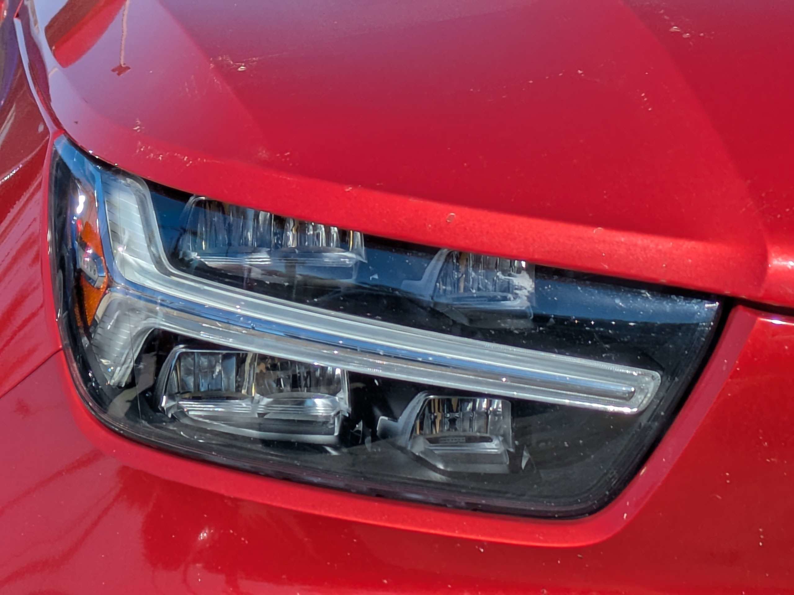 Used 2021 Volvo XC40 T4 Momentum image 10