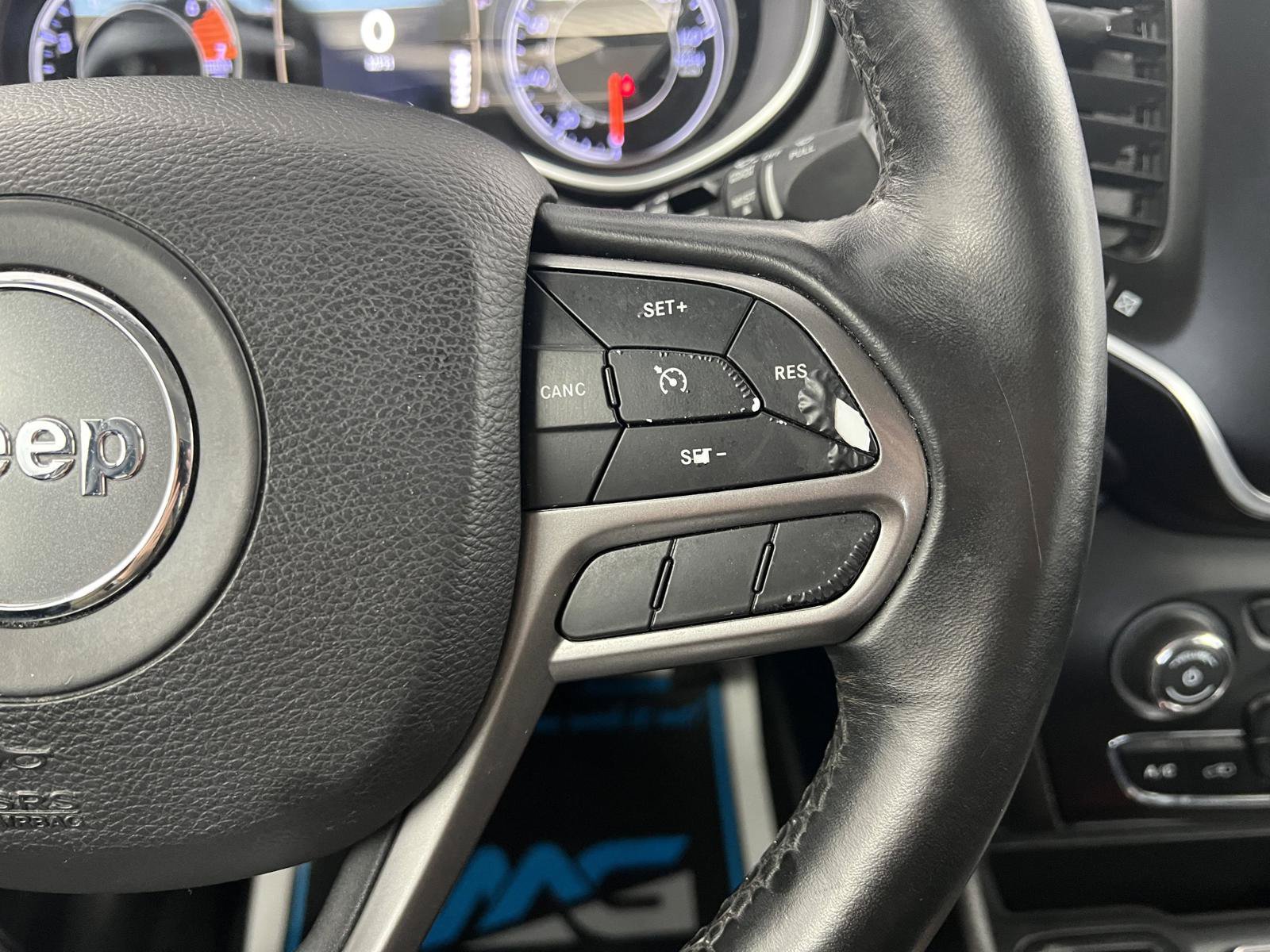 Used 2019 Jeep Cherokee Latitude Plus FWD image 26